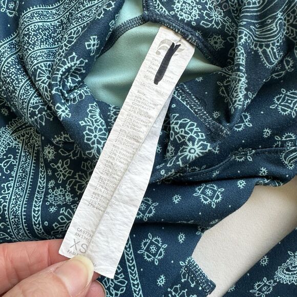 Fabletics Sports Bra & High Waisted 7/8 Legging Set Blue Nova Bandana XS/S - Picture 7 of 7